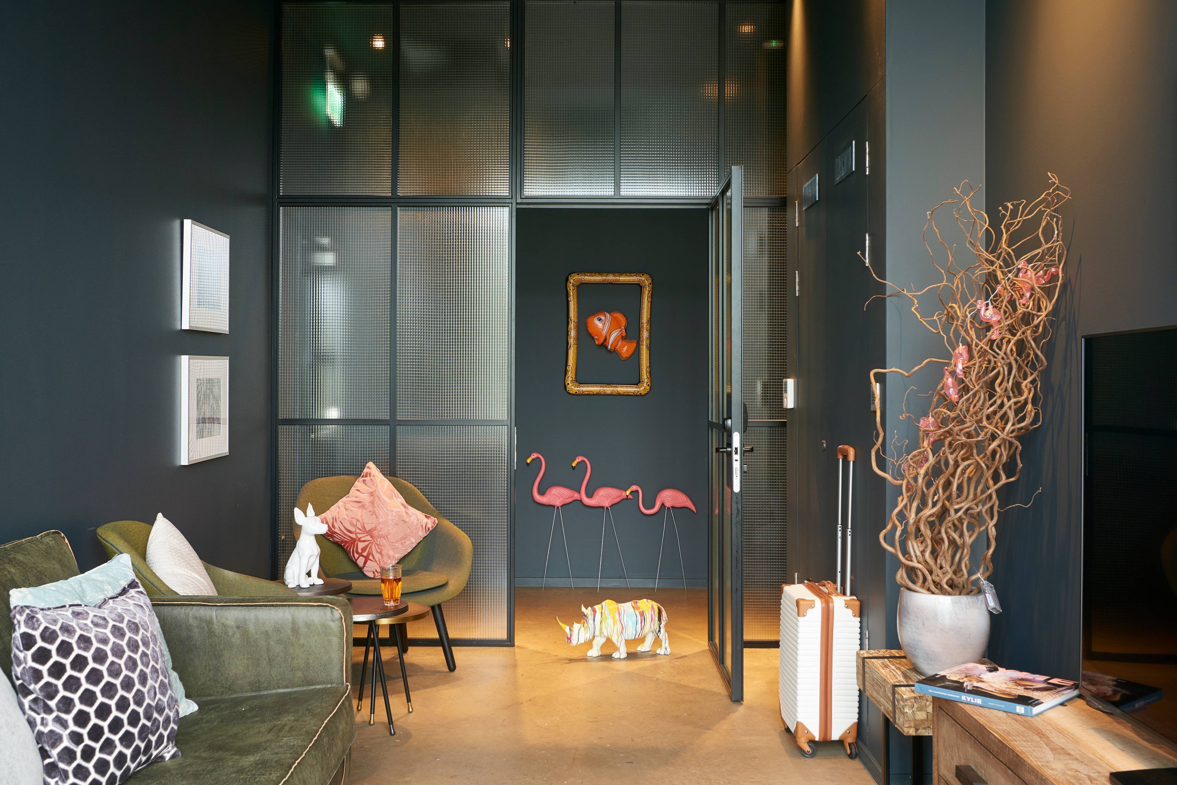 Moxy Edinburgh Airport ,  EH28 8AP near  Edinburgh Airport View Point 11